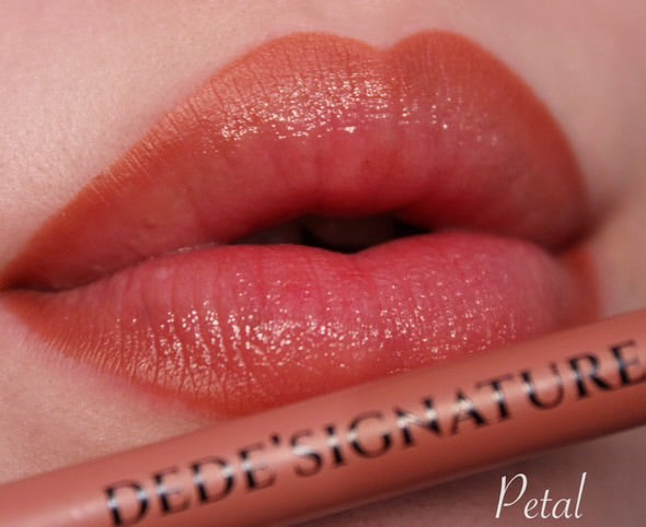 Petal Coral Lip Liner