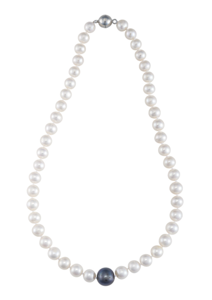 18" Freshwater Pearl Strand with Black Center Pearl